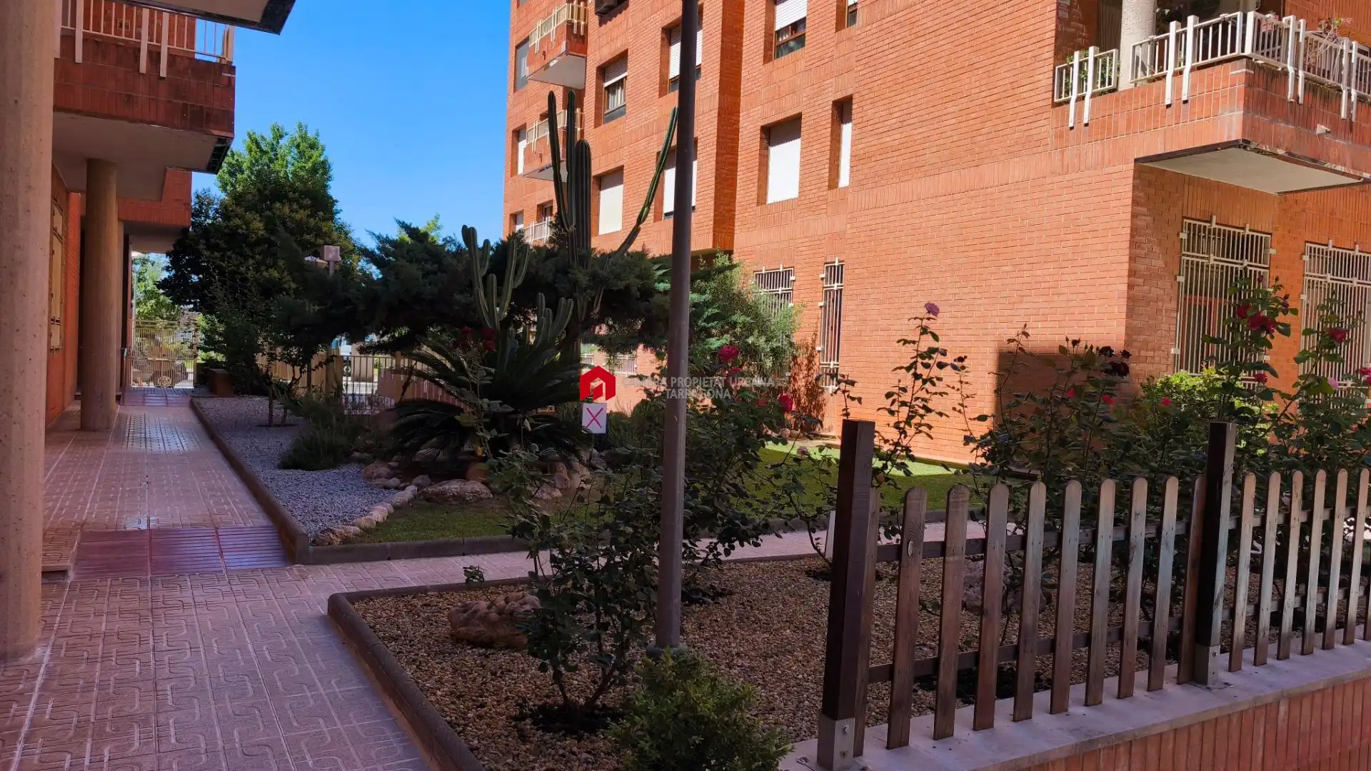 Außenansicht von Wohnung zum Verkauf in Tortosa mit Privatgarten, Terrasse und Möbliert