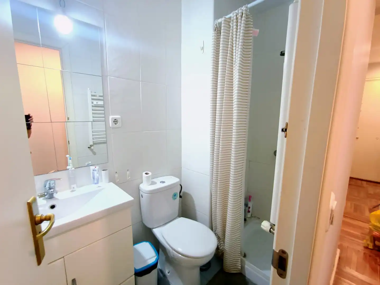 Room in Calle de la Infanta Mercedes, Cuatro Caminos - Azca