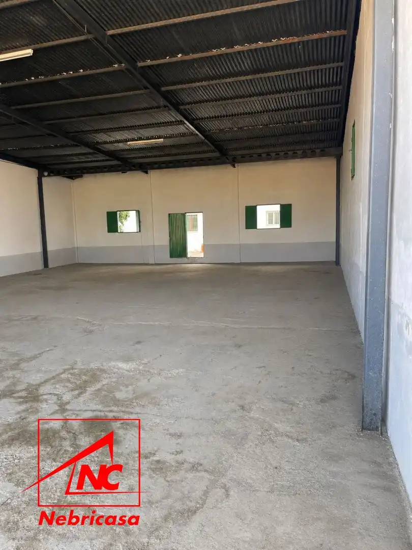 Vista exterior de Casa o xalet en venda en Las Cabezas de San Juan amb Aire condicionat