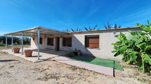 FINCA RÚSTICA CON CASA DE CAMPO TIPO CHALET. " NO DISPONE DE ESCRITURA LA VIVIENDA"