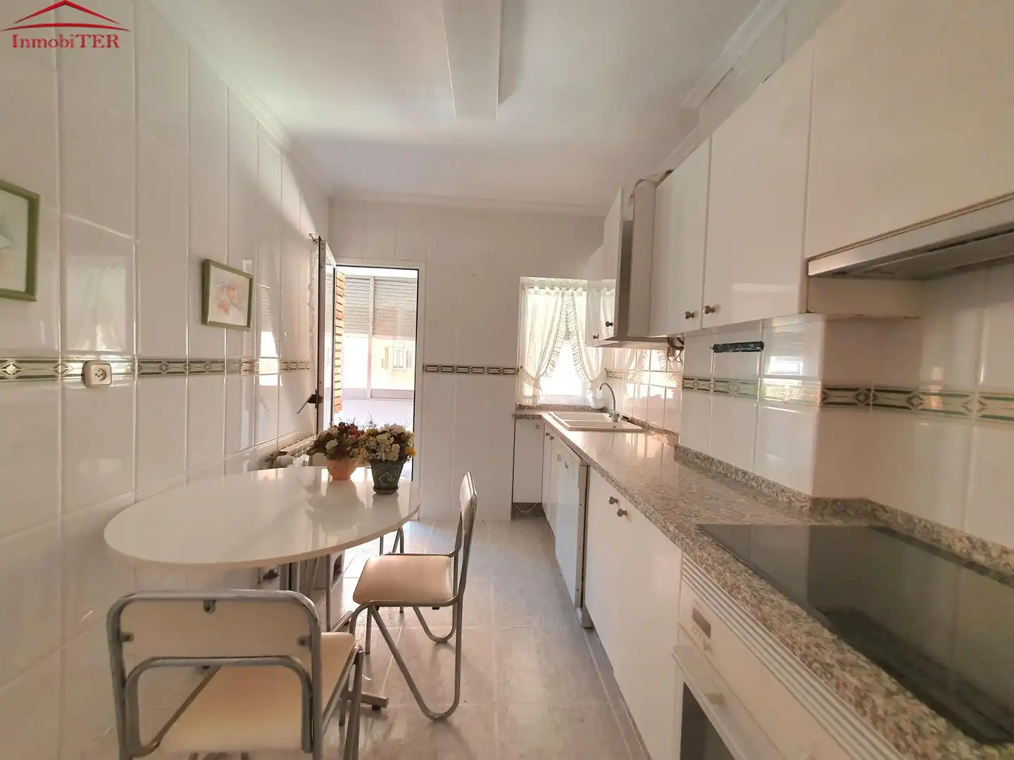 Cocina de Piso en venta en Teruel con Calefacción, Parquet y Trastero