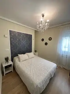 Dormitori de Apartament en venda en León Capital  amb Calefacció, Parquet i Terrassa