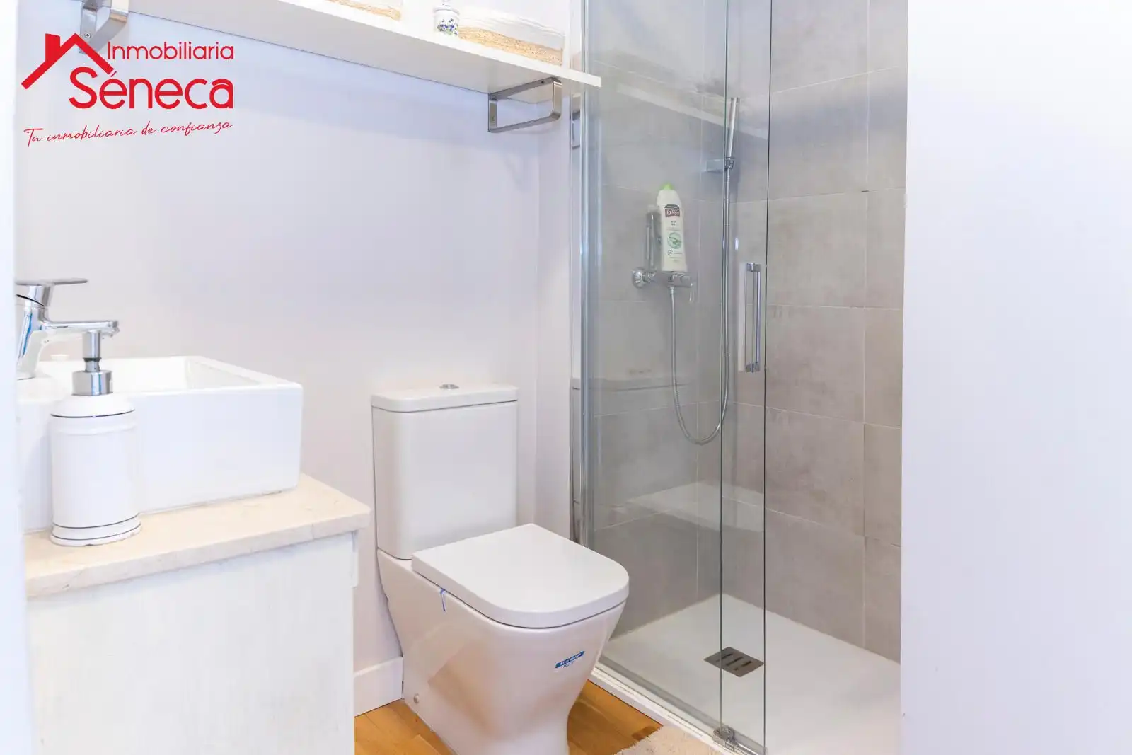 Baño de Casa adosada en venta en Córdoba con Aire acondicionado, Calefacción y Jardín privado