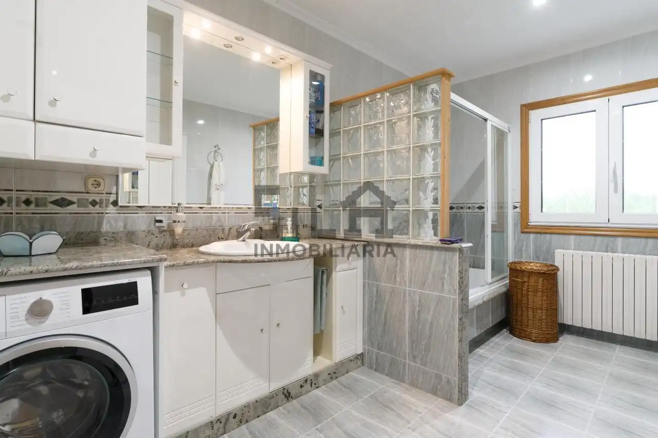 Bathroom of Houses for sale in Taboadela  with Heating, Private garden and Terrace