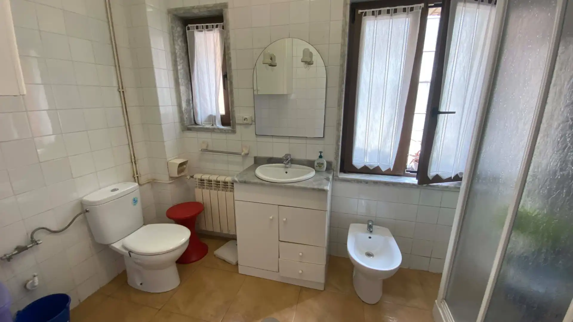 Baño de Piso de alquiler en San Martín del Rey Aurelio con Calefacción, Amueblado y Horno