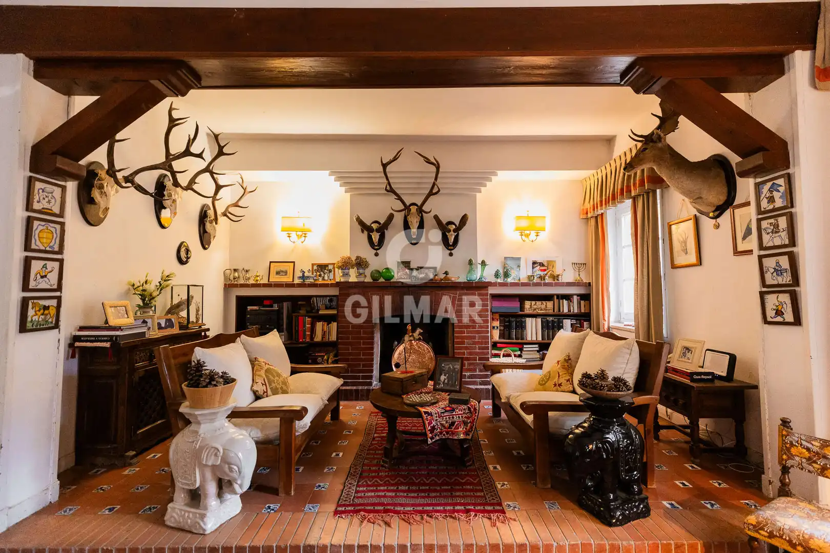 Sala d'estar de Casa o xalet en venda en San Lorenzo de El Escorial amb Calefacció i Jardí privat