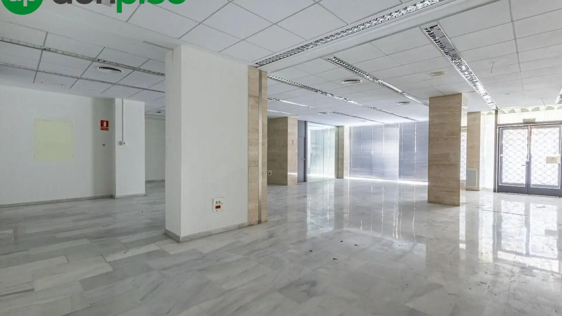 Local en venta en  Granada Capital