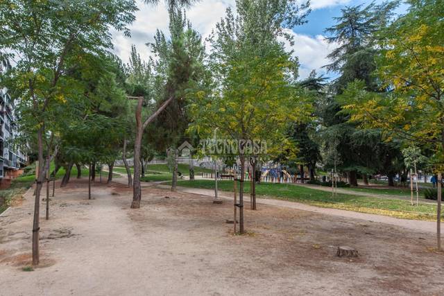 Piso en Venta en Valdezarza