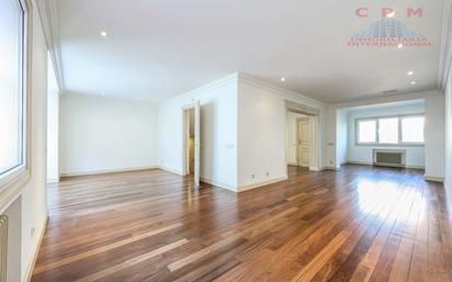 Living room of House or chalet to rent in  Madrid Capital  with Air Conditioner, Heating and Parquet flooring