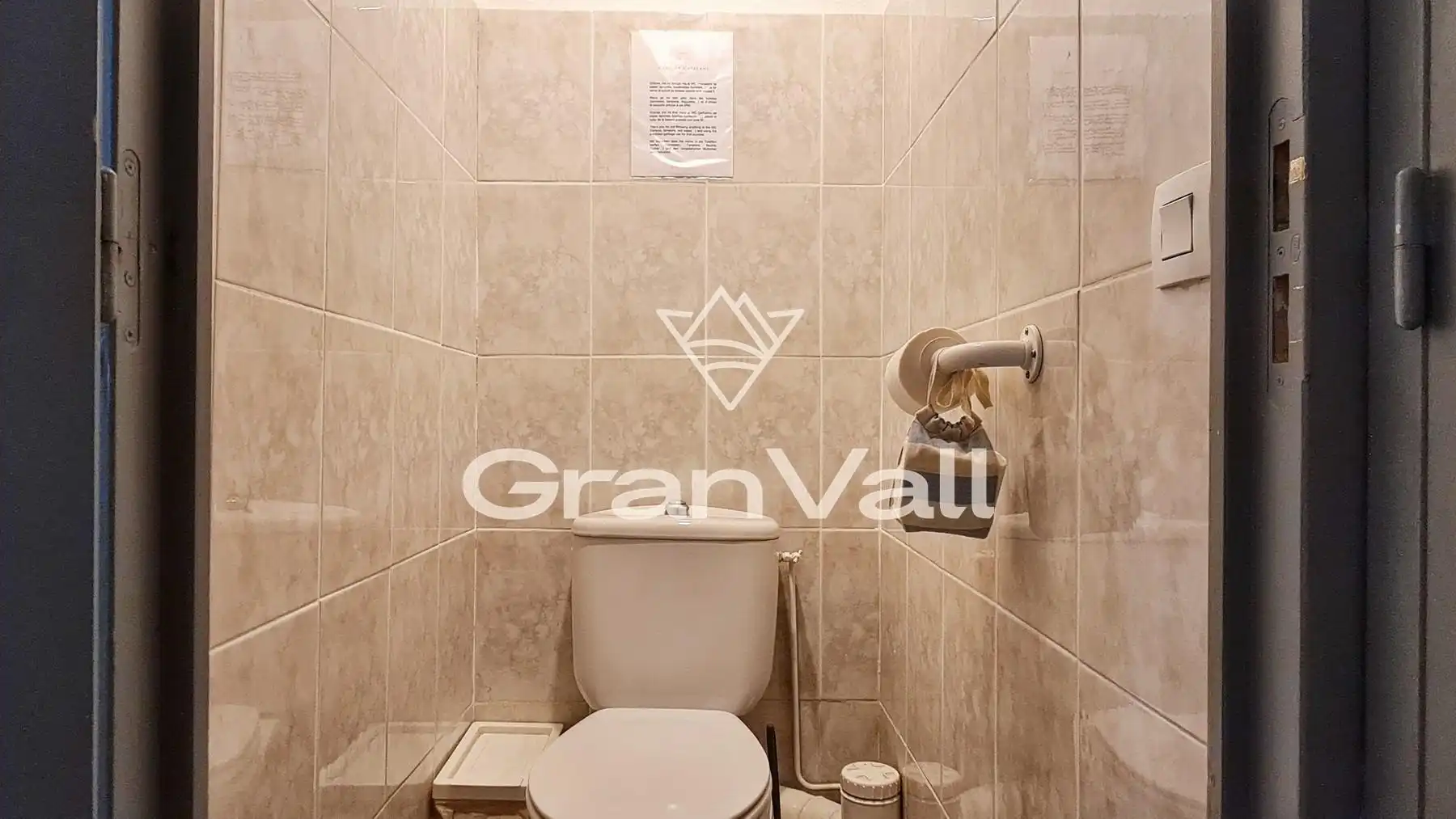 Baño de Edificio en venta en Latour - de - Carol