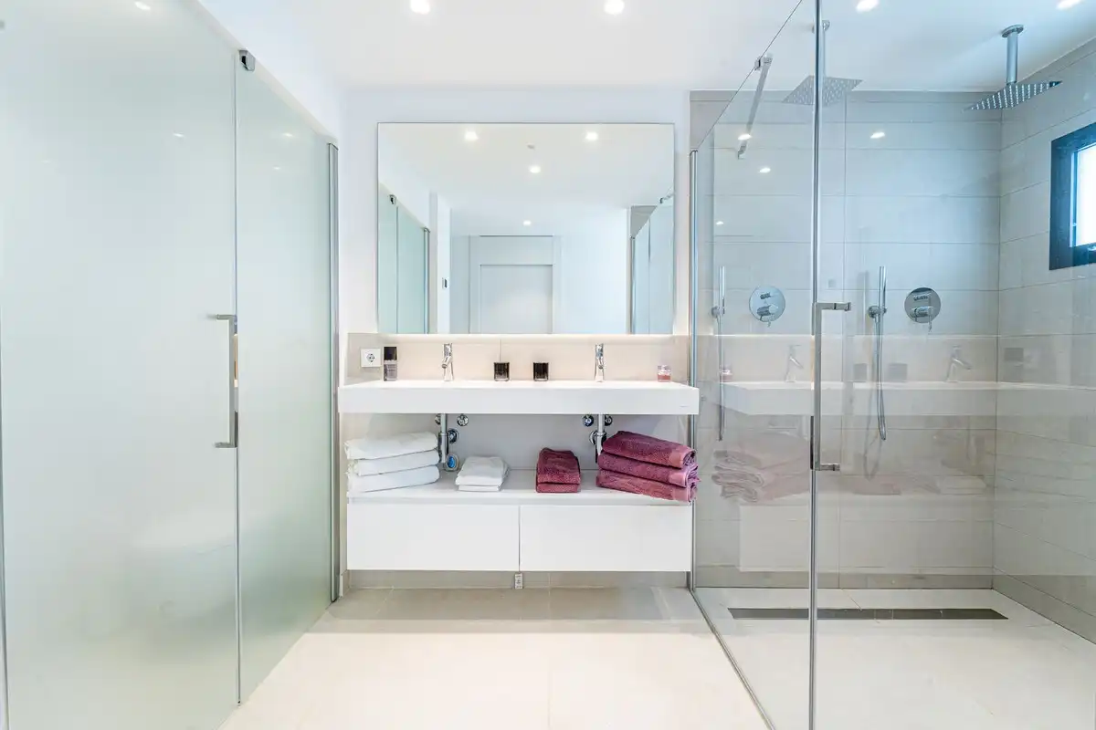 Baño de Apartamento en venta en Fuengirola con Aire acondicionado, Trastero y Piscina comunitaria