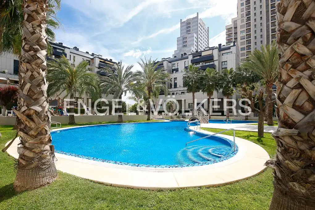 Piscina de Dúplex en venta en Valencia con Aire acondicionado, Calefacción y Jardín privado
