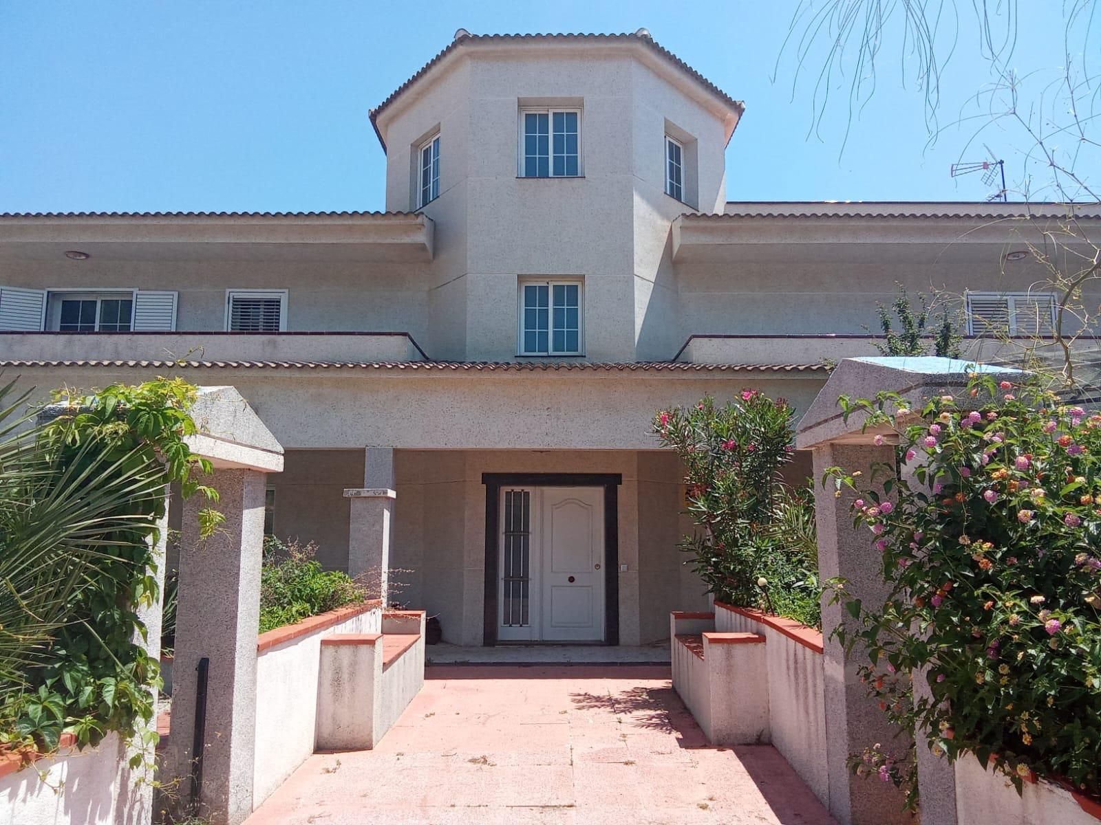 Vista exterior de Casa o xalet en venda en El Vendrell amb Calefacció, Jardí privat i Terrassa