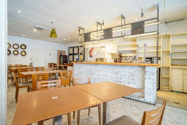 Local comercial en Venta en Calle del Capitán, 1, Fuengirola, Spain, -1 en Puerto Deportivo