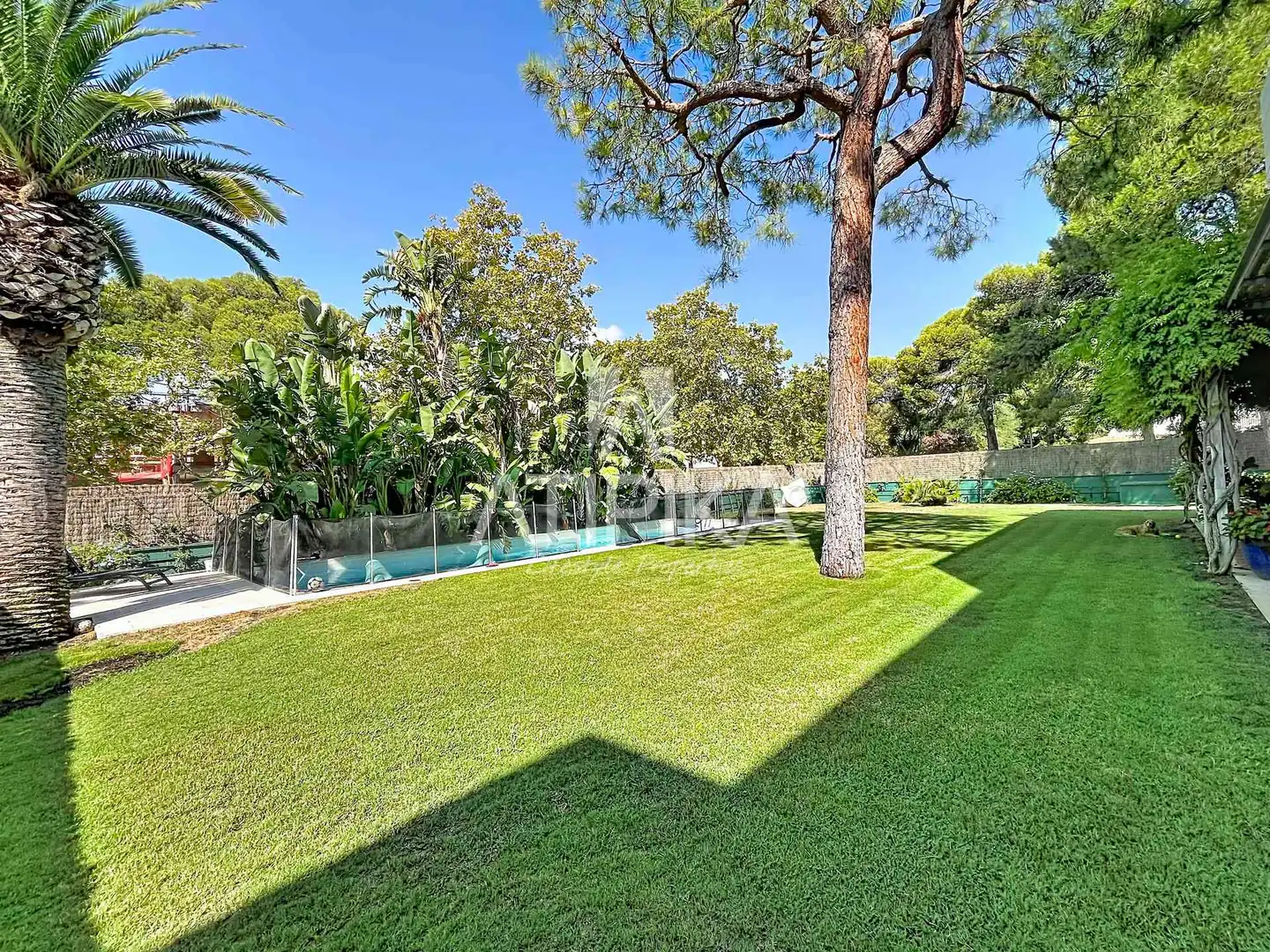 Jardí de Casa o xalet de lloguer en Sitges amb Aire condicionat, Terrassa i Piscina