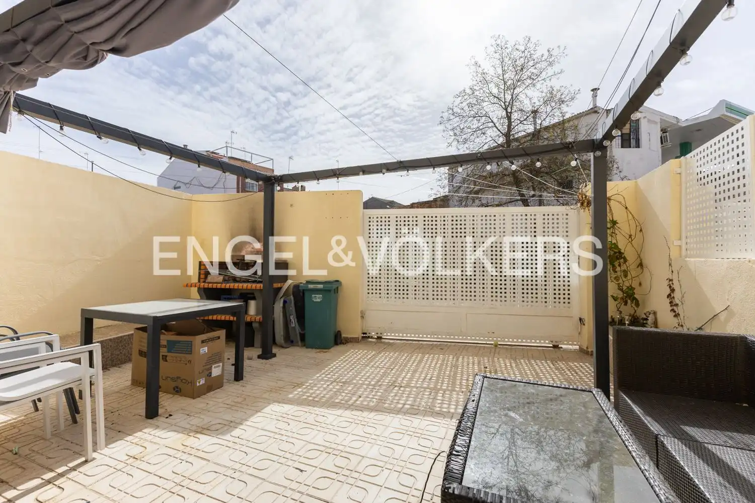 Terrace of Houses for sale in Requena  with Air Conditioner, Heating and Storage room