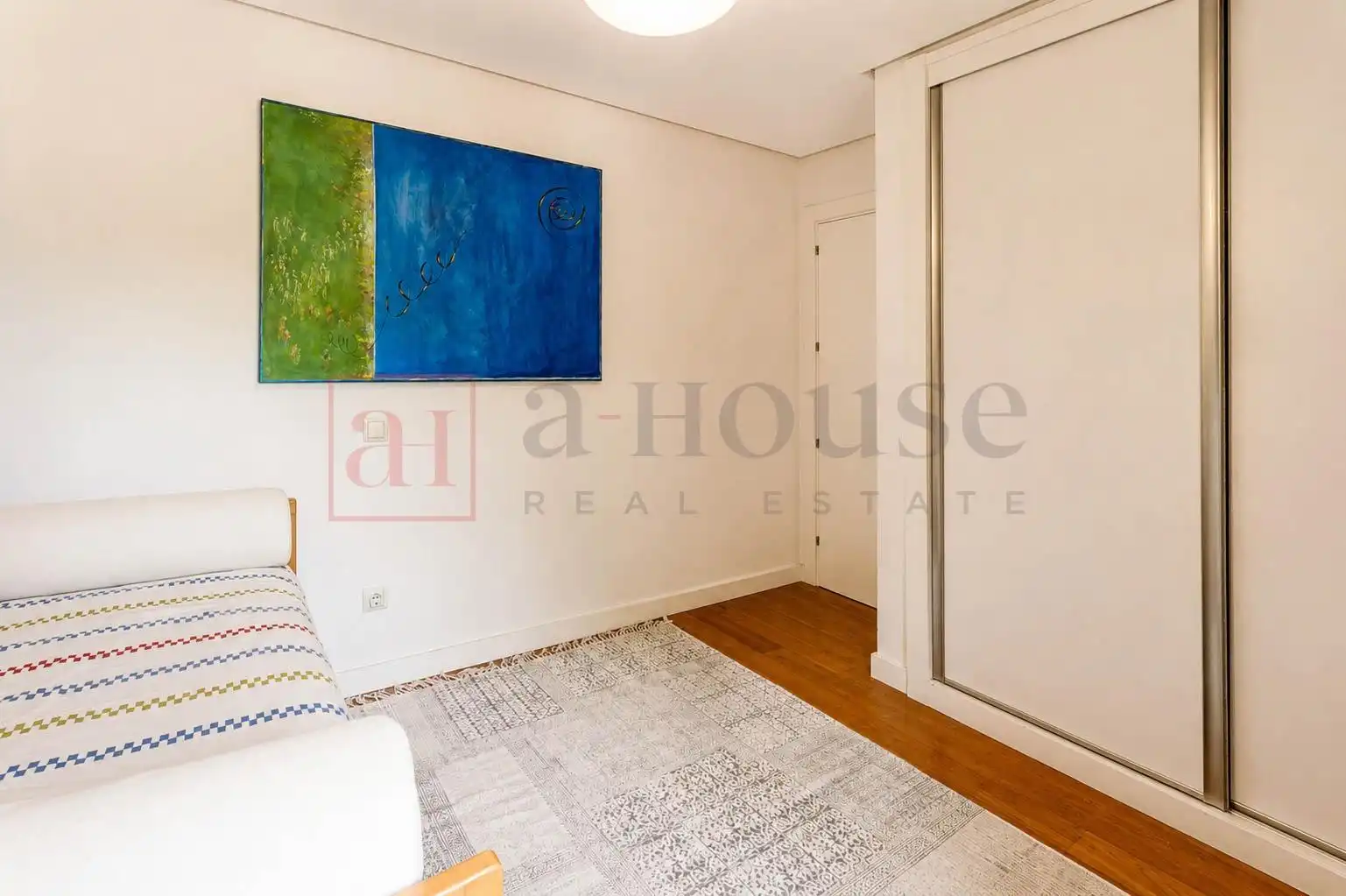 Schlafzimmer von Erdgeschoss zum Verkauf in Madrid mit Klimaanlage, Heizung und Privatgarten