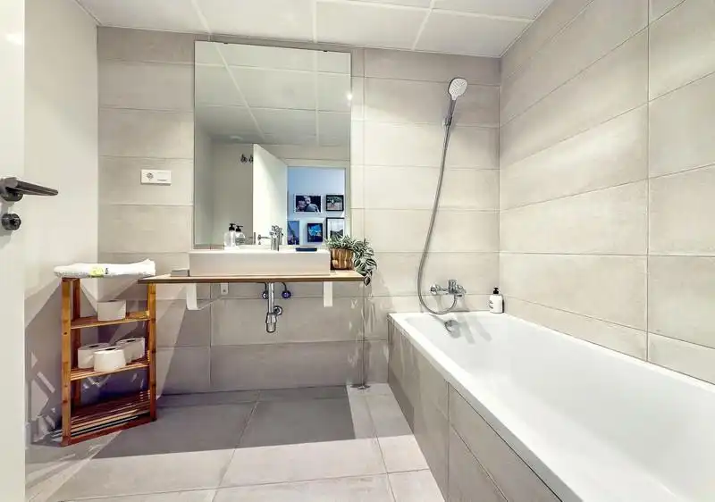 Baño de Planta baja de alquiler en Estepona con Aire acondicionado, Calefacción y Terraza