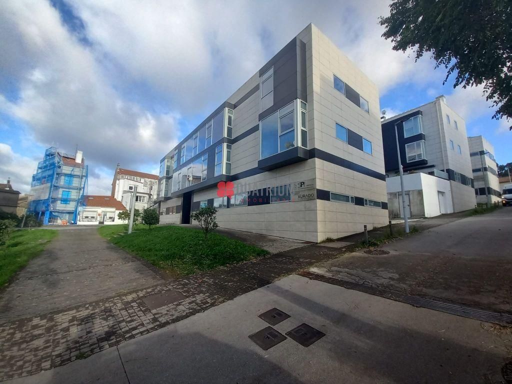 Vista exterior de Edifici en venda en Santiago de Compostela 