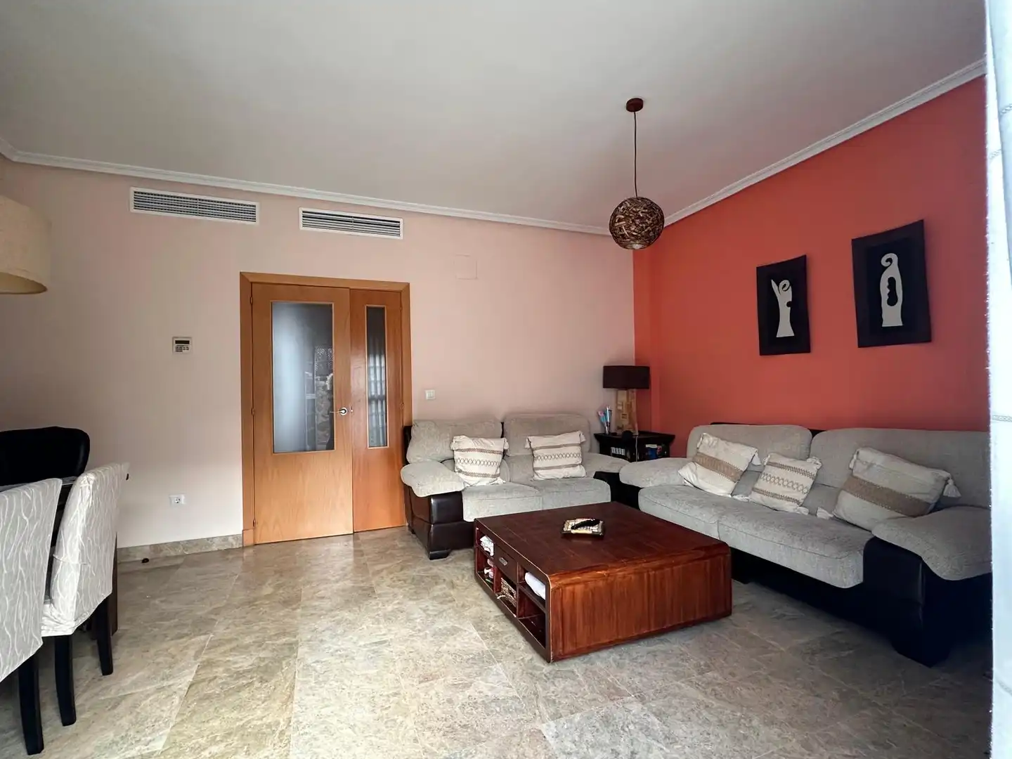 Sala de estar de Casa adosada en venta en Montequinto con Aire acondicionado y Calefacción