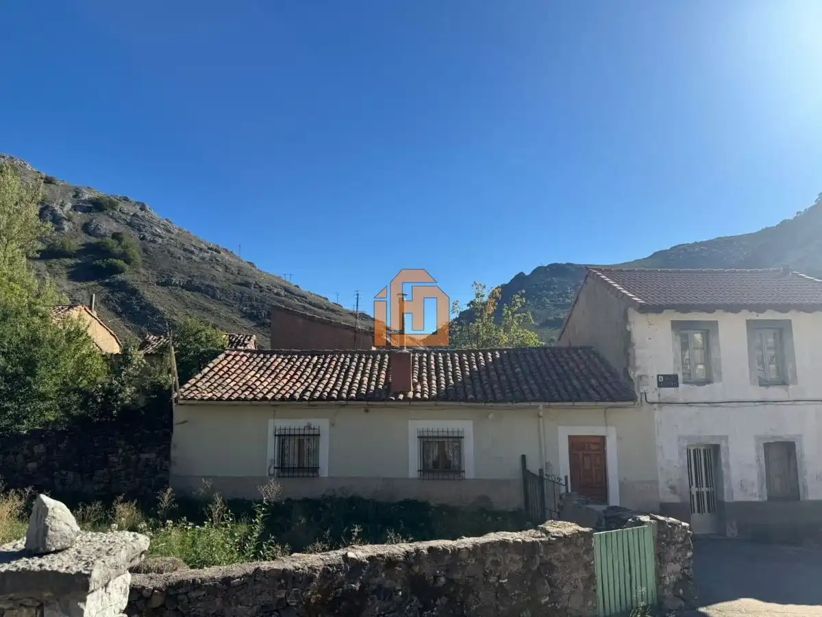 Vista exterior de Casa o chalet en venta en La Pola de Gordón , León