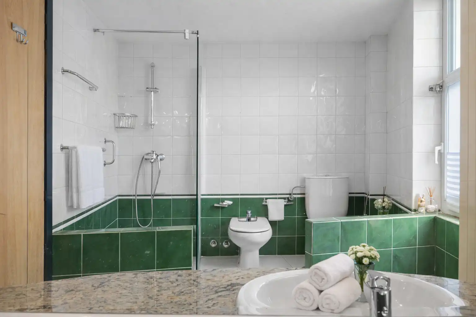Bany de Casa o xalet en venda en Hoyo de Manzanares amb Jardí privat, Terrassa i Piscina