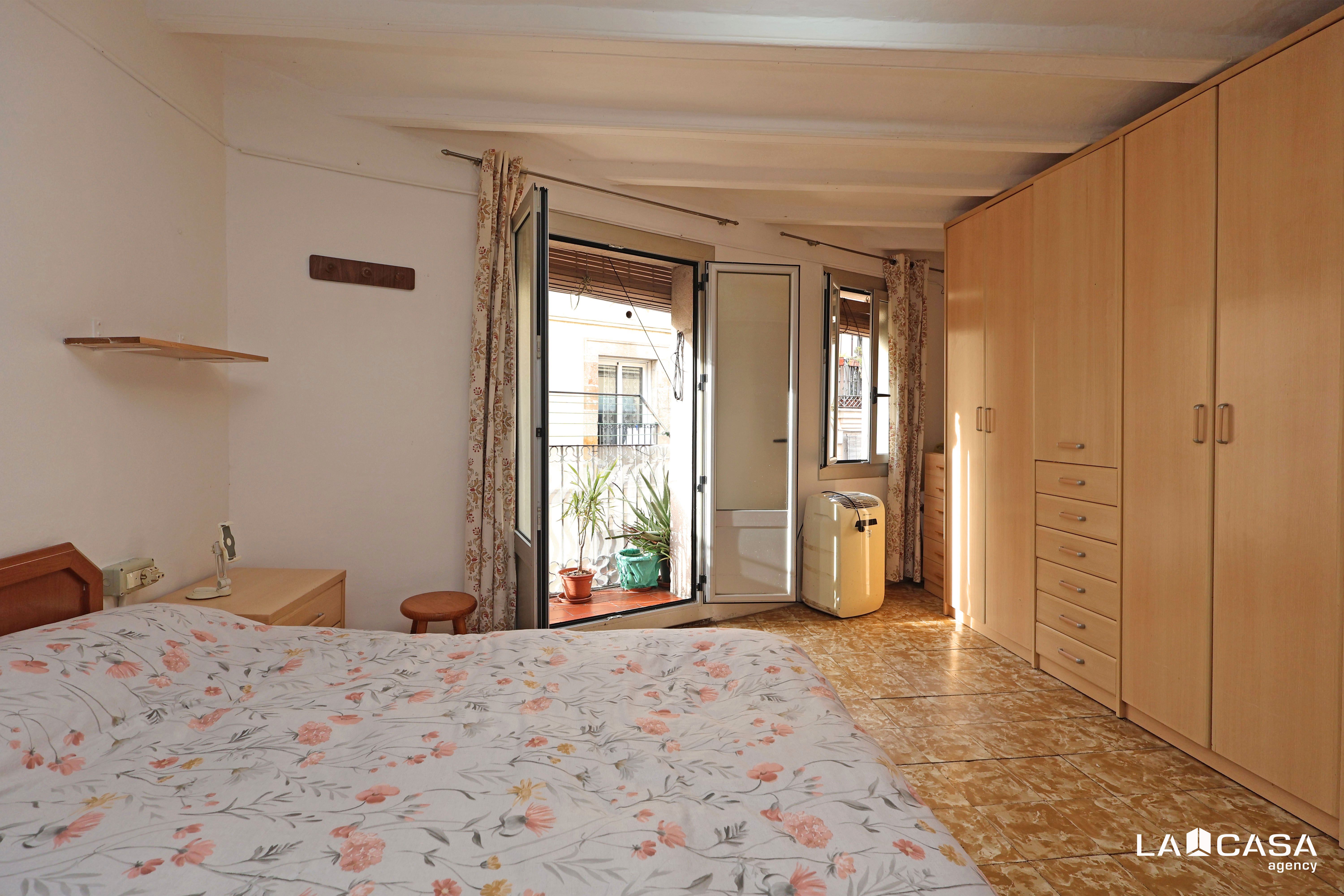 Bedroom of Flat for sale in  Barcelona Capital  with Balcony