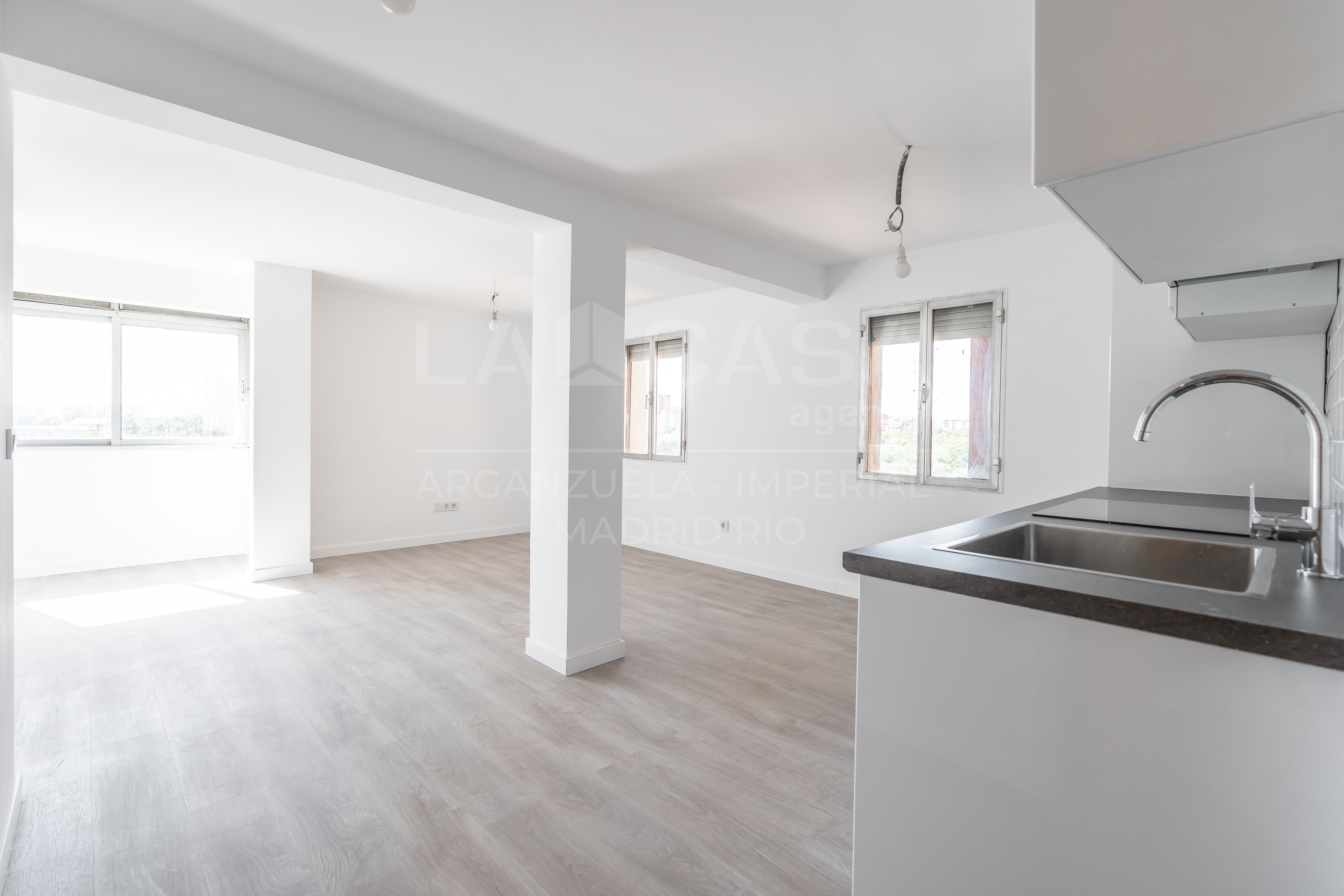 Living room of Flat for sale in  Madrid Capital  with Air Conditioner and Heating