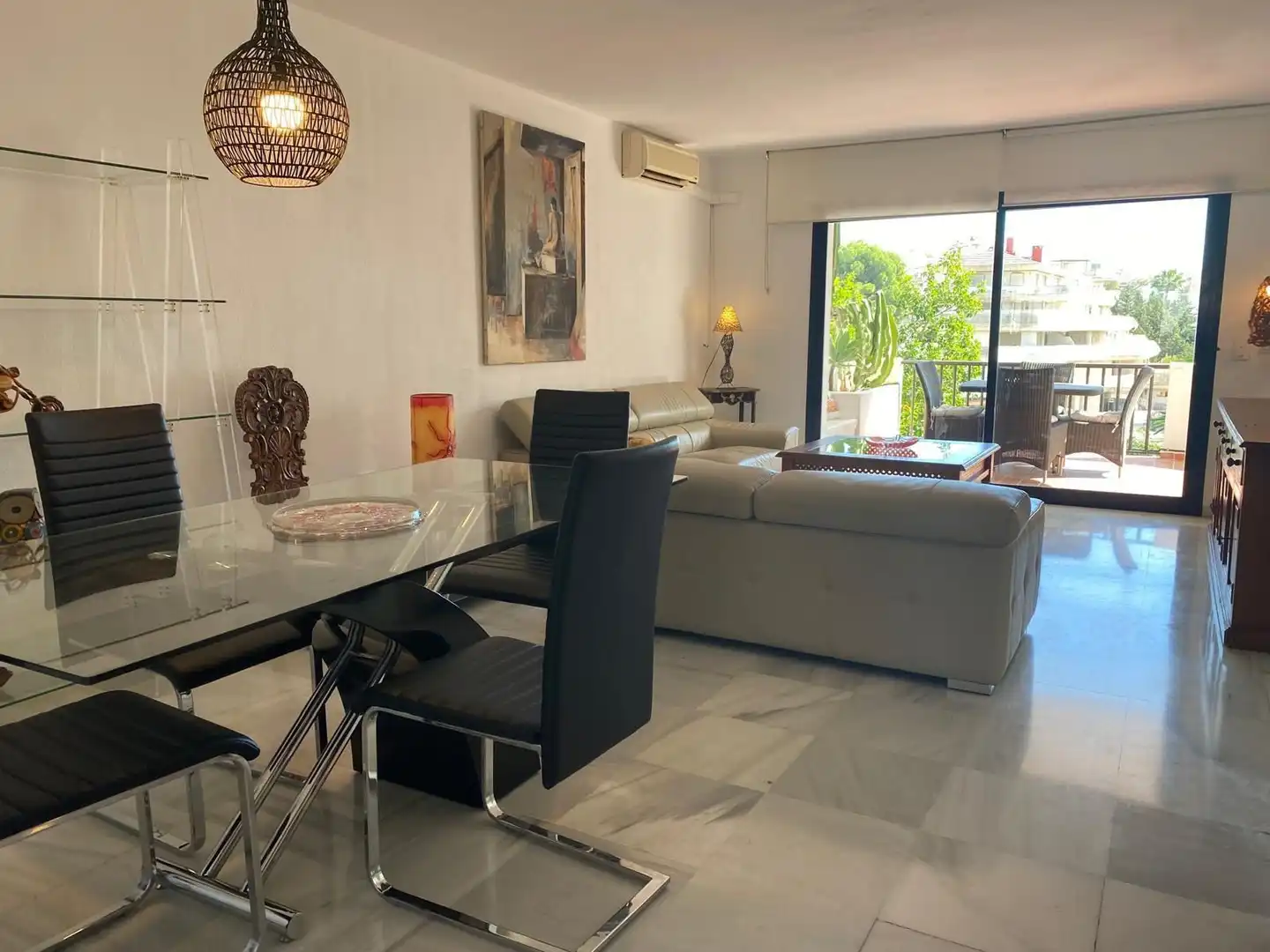 Comedor de Piso de alquiler en Marbella con Amueblado y Se aceptan mascotas