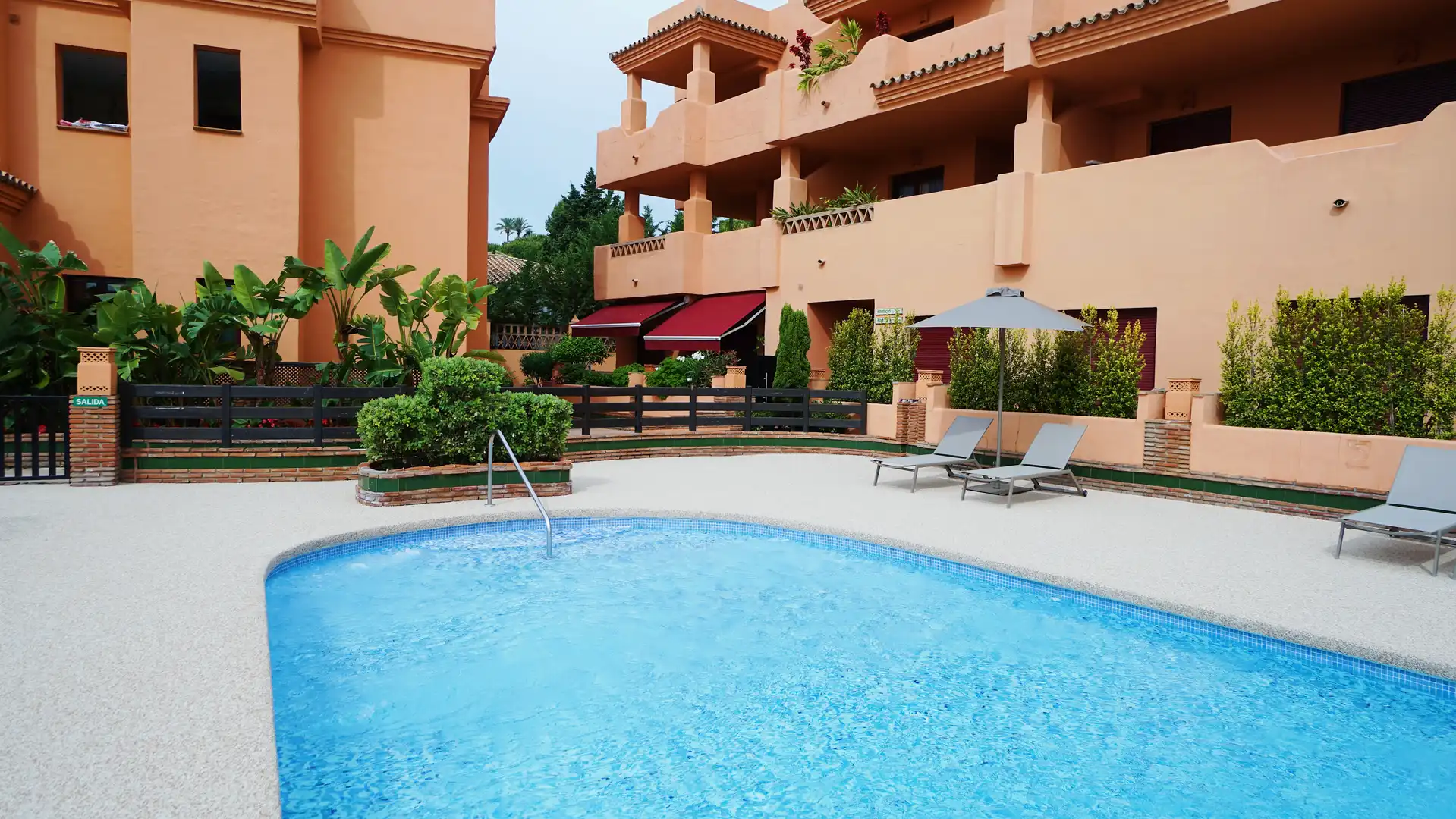 Vista exterior de Apartament de lloguer en Benahavís amb Aire condicionat, Moblat i Forn