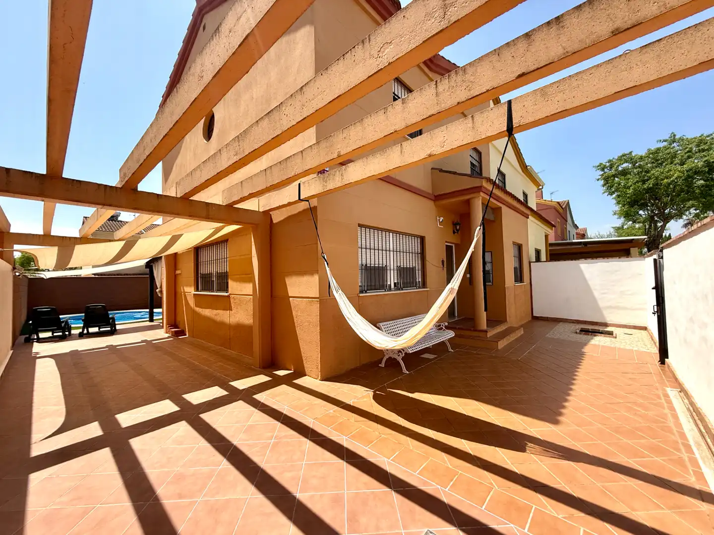 Terrassa de Casa adosada en venda en Espartinas amb Jardí privat, Terrassa i Piscina