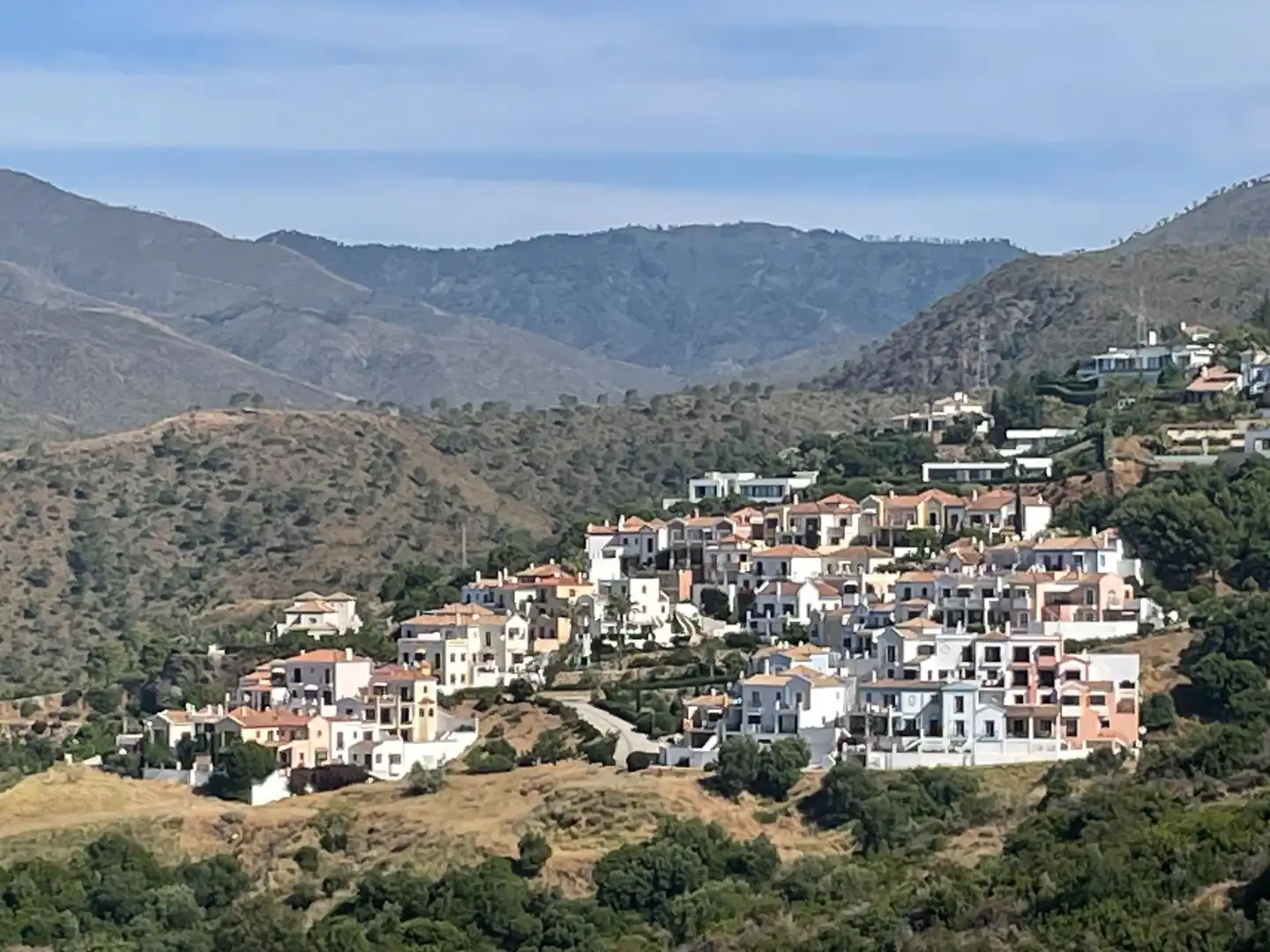 Vista exterior de Casa adosada en venta en Benahavís con Aire acondicionado, Jardín privado y Terraza