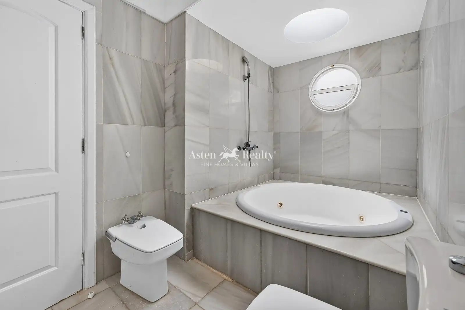 Baño de Piso en venta en San Miguel de Abona con Terraza, Piscina y Piscina comunitaria
