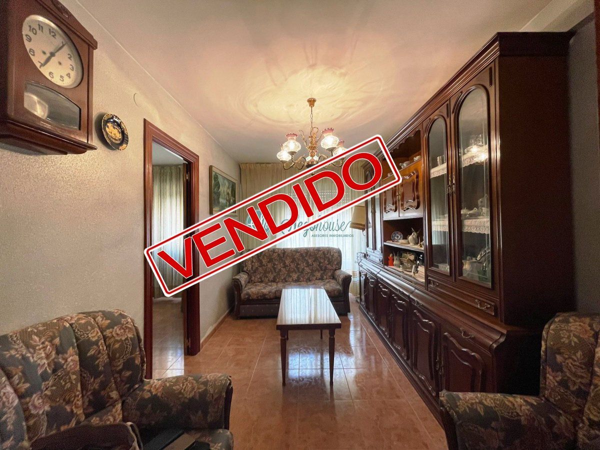 Sala d'estar de Pis en venda en Segovia Capital amb Calefacció, Terrassa i Moblat