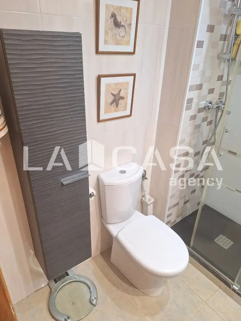 Bathroom of Flat for sale in Santa Coloma de Gramenet  with Parquet flooring
