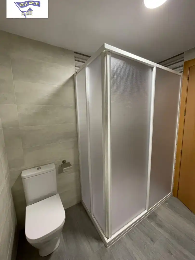 Badezimmer von Erdgeschoss zur Miete in Albacete mit Heizung und Balkon
