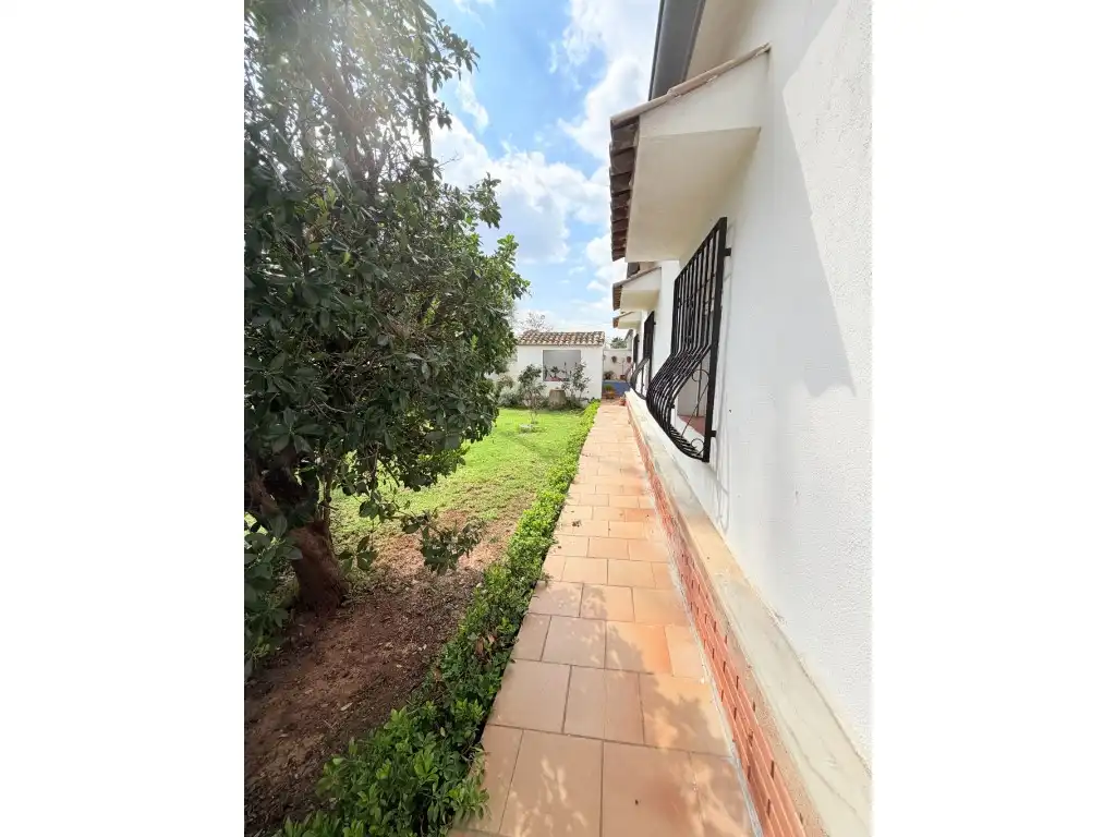 Vista exterior de Casa o chalet en venta en Valencia