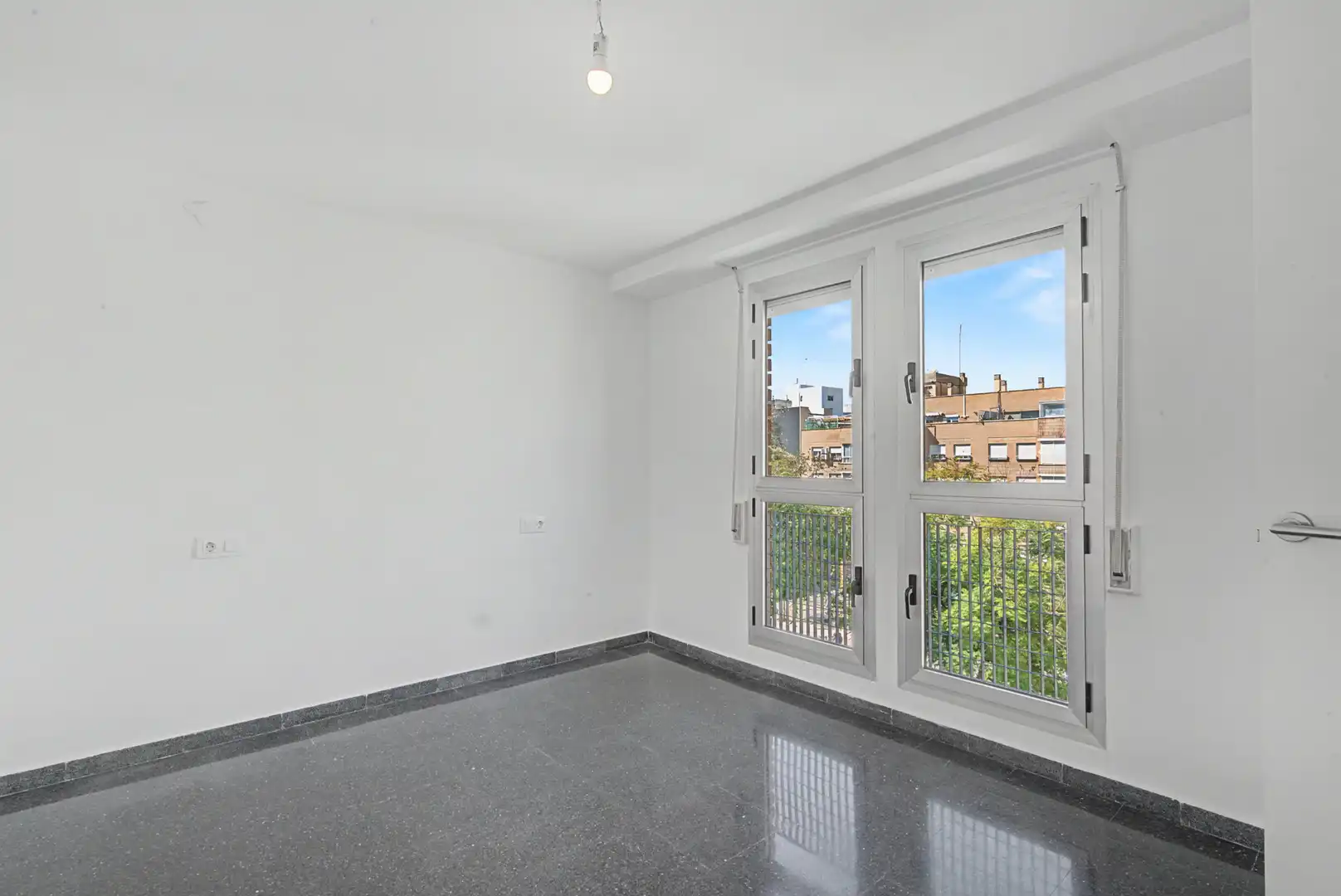 Bedroom of Flat for sale in Valencia  with Air Conditioner and Terrace