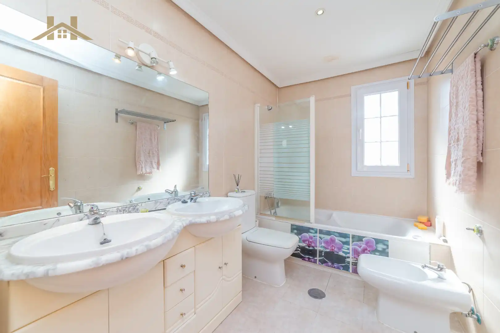 Baño de Casa adosada en venta en Seseña con Calefacción, Jardín privado y Terraza