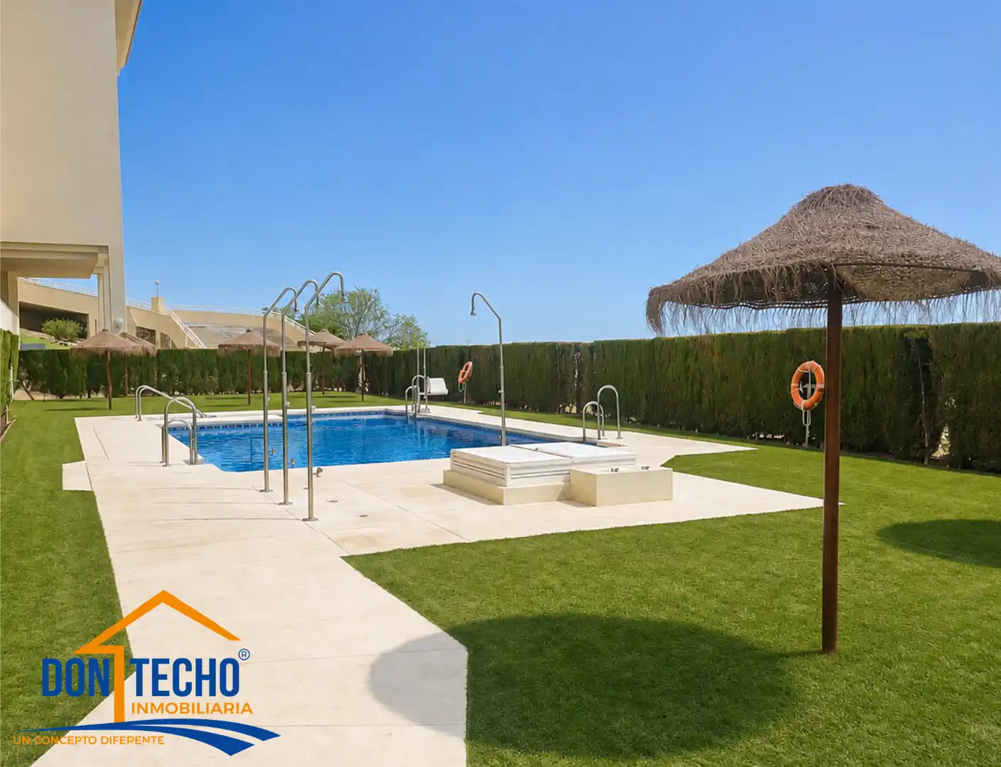 Piscina de Piso en venta en Rincón de la Victoria con Jardín privado, Horno y Lavadora