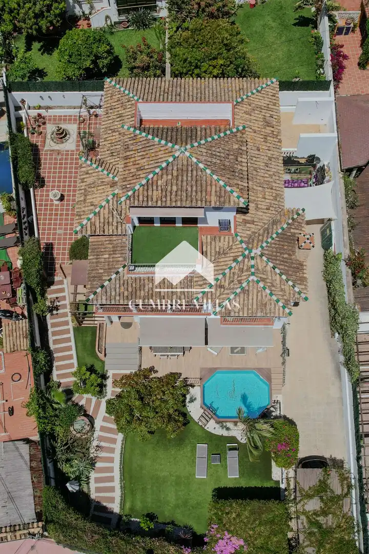 Vista exterior de Casa o chalet en venta en Almuñécar con Jardín privado, Terraza y Amueblado