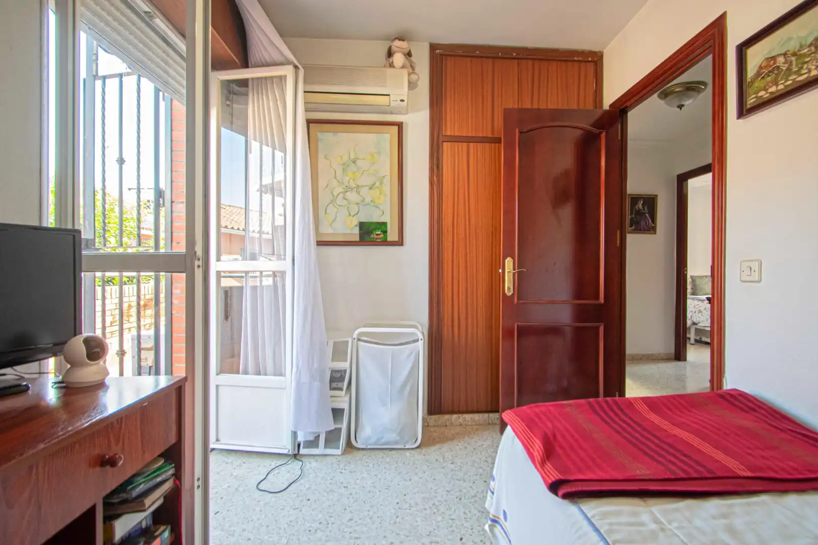 Dormitori de Casa adosada en venda en Sevilla amb Aire condicionat, Calefacció i Jardí privat