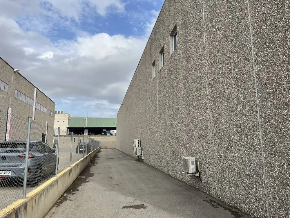Außenansicht von Fabrikhallen zur Miete in Barberà del Vallès