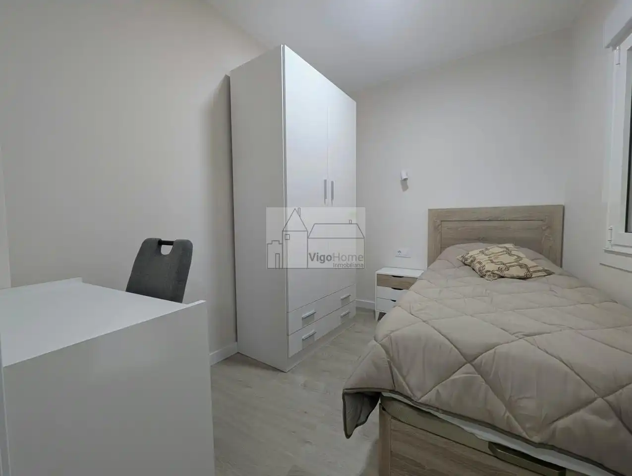 Habitación de Piso de alquiler en Vigo  con Calefacción, Terraza y Amueblado