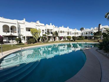 Adossat amb piscina en venda a Estepona - Estepona,Bel-Air,Avenida de Bel-Air