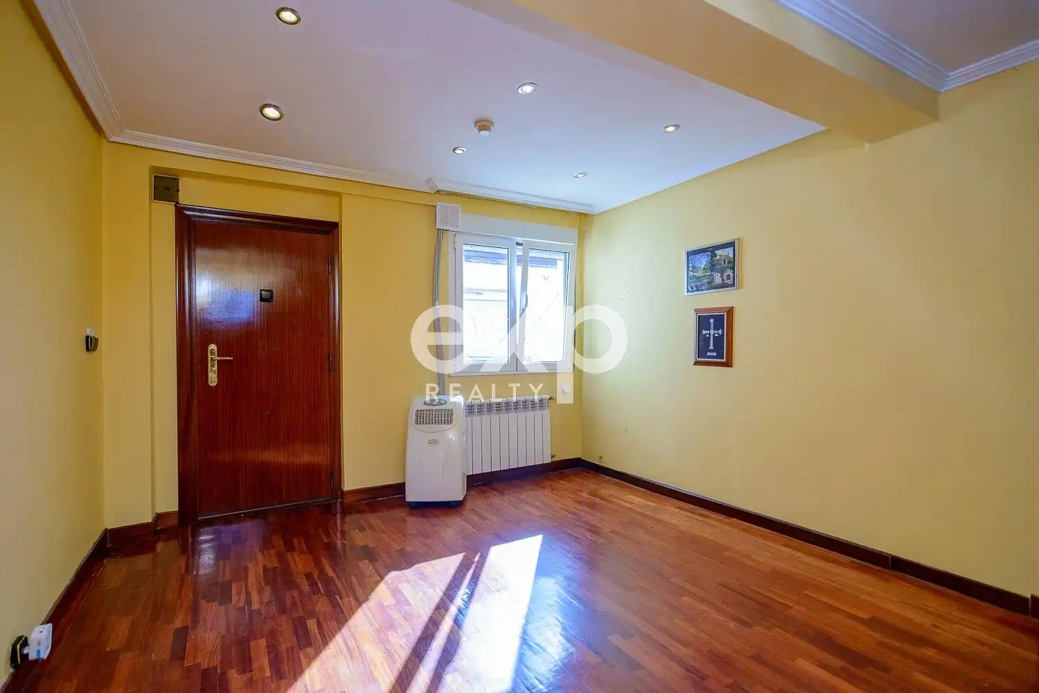 Sala de estar de Piso en venta en Oviedo  con Calefacción, Parquet y Amueblado
