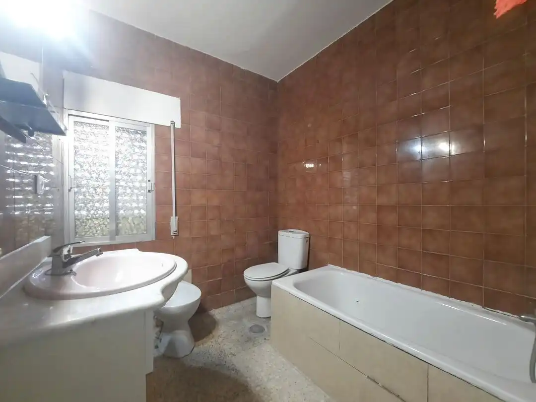 Bathroom of Flat for sale in Escalona  with Terrace