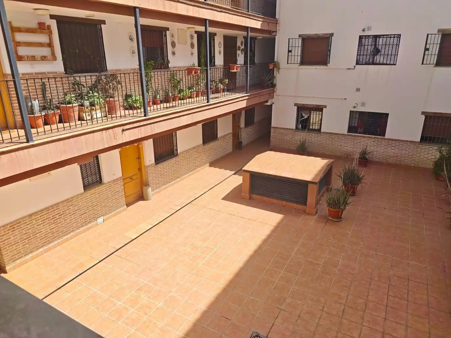 Außenansicht von Wohnung zum Verkauf in La Zubia mit Abstellraum und Balkon