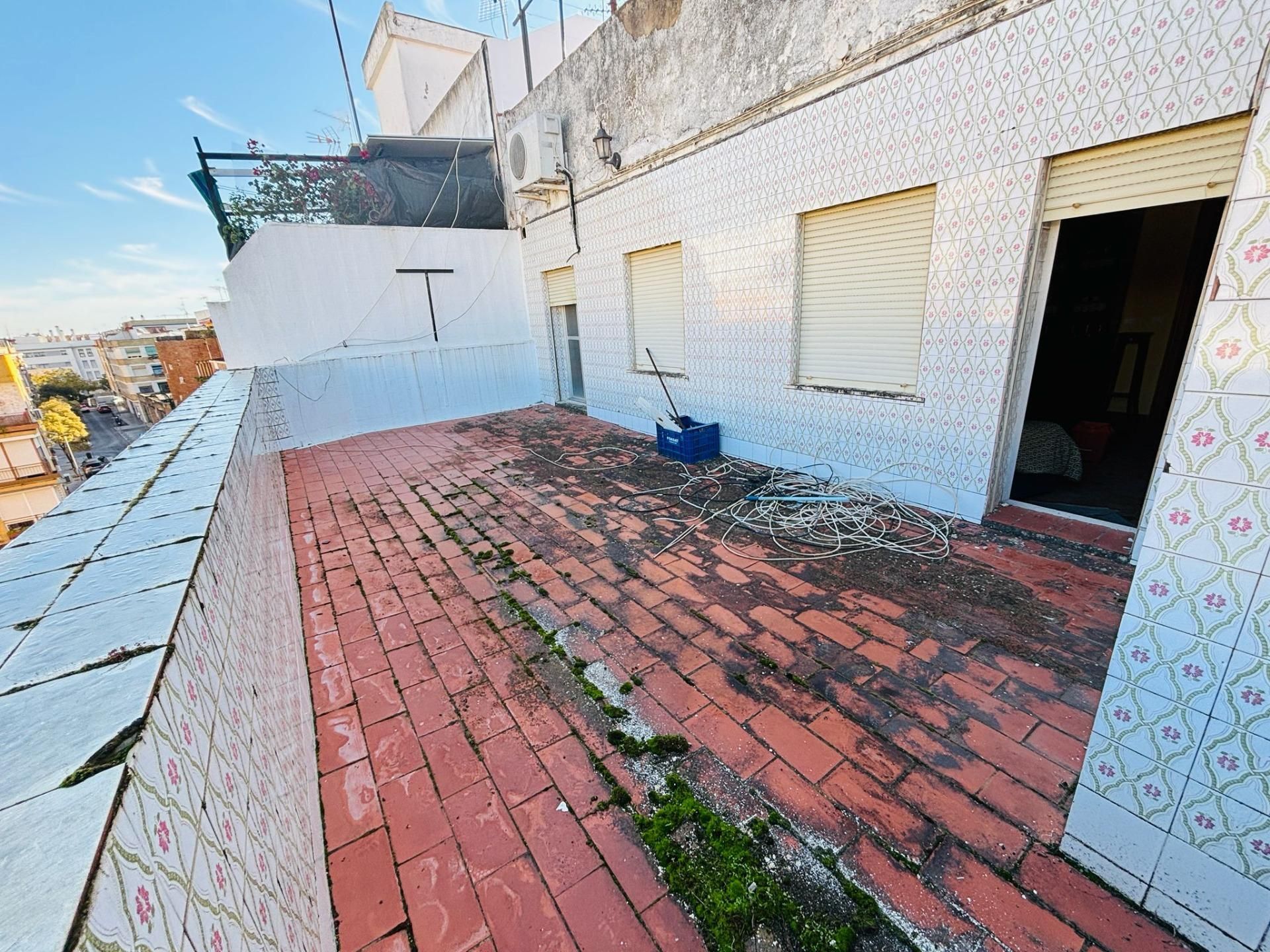 Exterior view of Attic for sale in  Córdoba Capital  with Air Conditioner and Terrace
