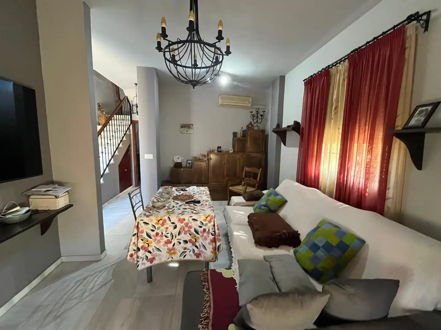 Sala d'estar de Casa adosada en venda en Huévar del Aljarafe amb Terrassa i Balcó